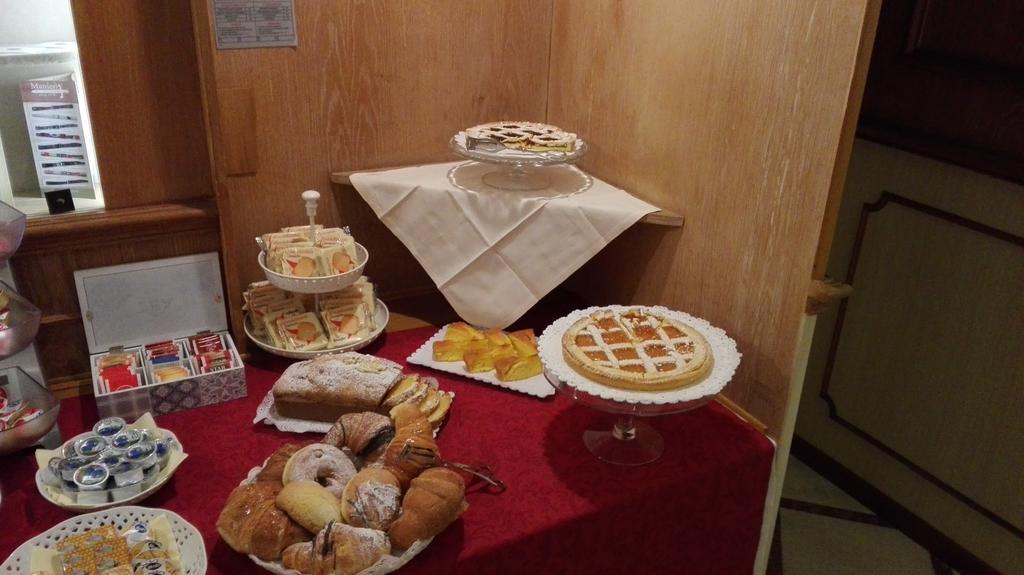 Hotel Camerlengo Corridonia Екстер'єр фото